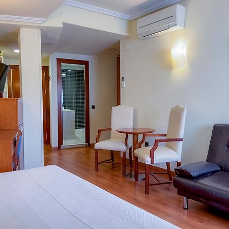 Torreluz Apartamentos Almeria Bagian luar foto